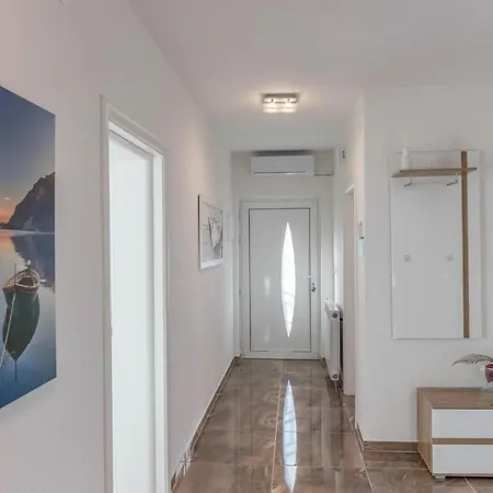 30218 - Mira Apartman *
